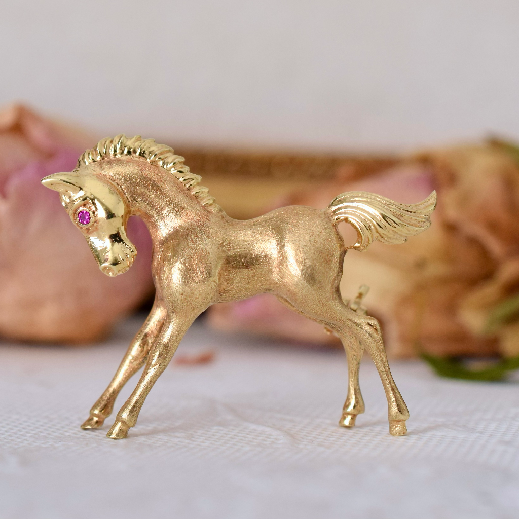 Modern 14ct Yellow Gold ‘Pony’ Brooch