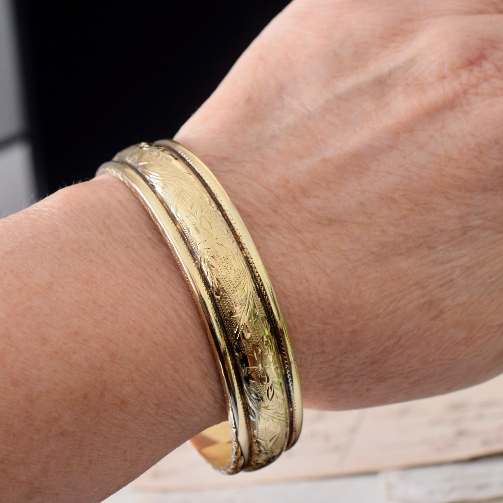 Stunning Vintage 14ct Yellow Gold Engraved Bangle