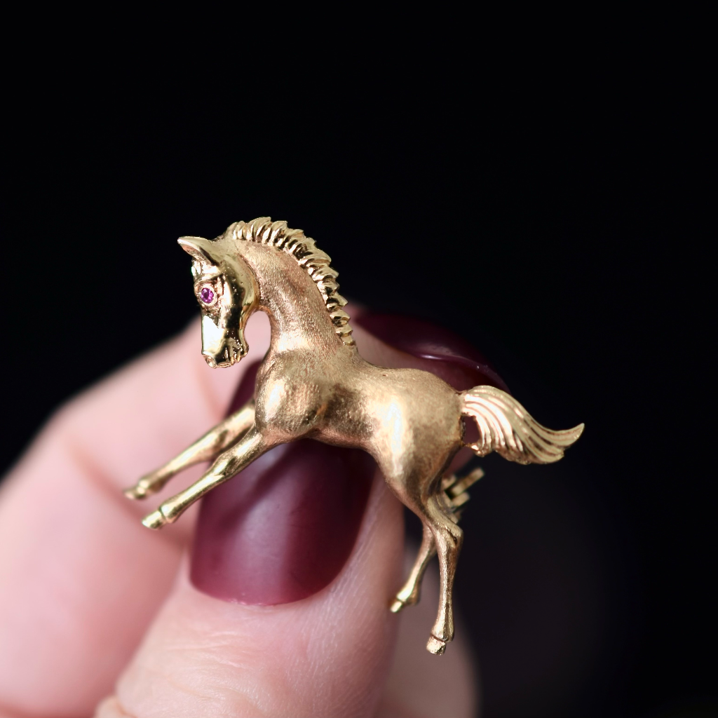 Modern 14ct Yellow Gold ‘Pony’ Brooch