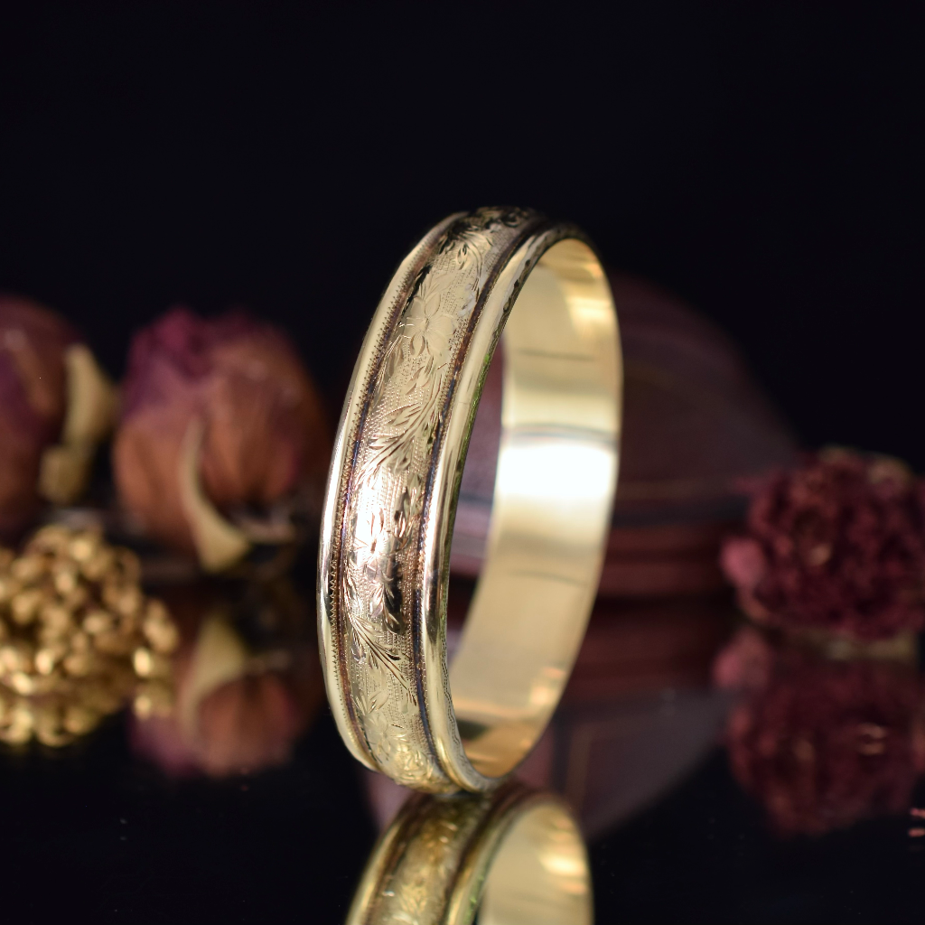 Stunning Vintage 14ct Yellow Gold Engraved Bangle