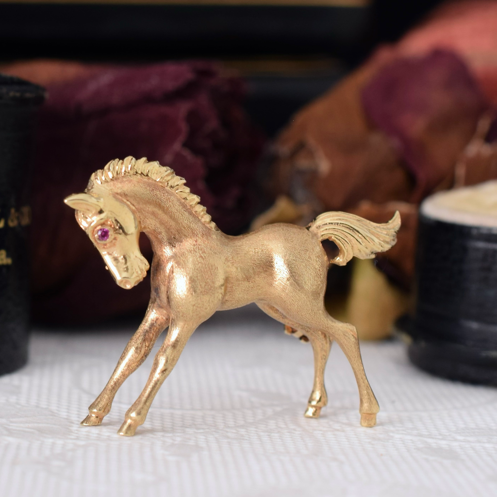 Modern 14ct Yellow Gold ‘Pony’ Brooch