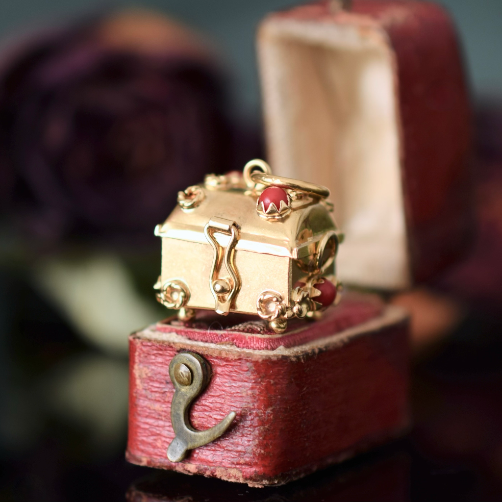 Vintage 18ct Yellow Gold ‘Treasure Chest’ Charm