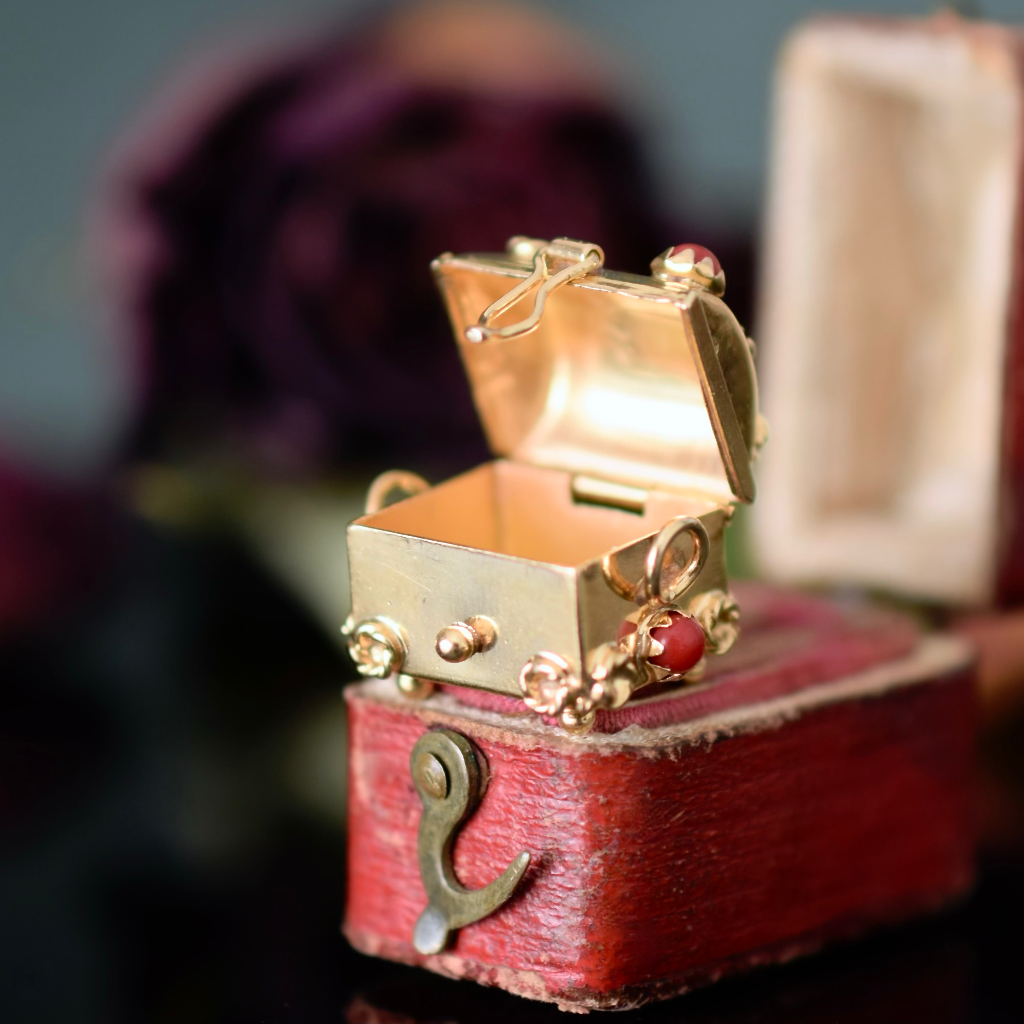 Vintage 18ct Yellow Gold ‘Treasure Chest’ Charm