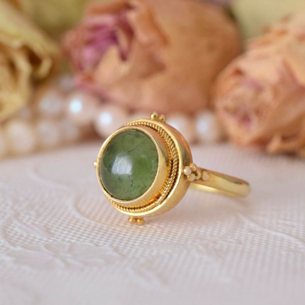 Vintage 18ct Yellow Gold Phrenite Cabochon Ring