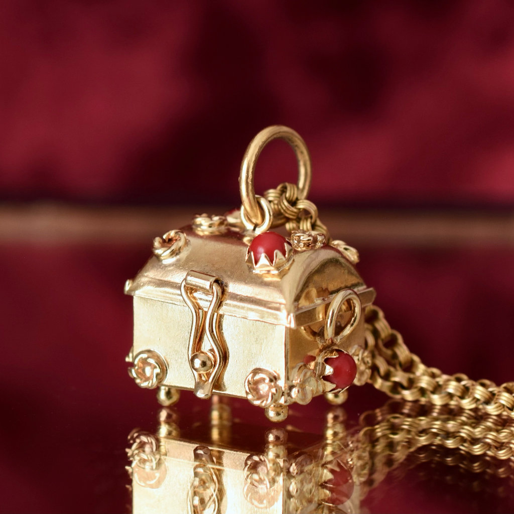 Vintage 18ct Yellow Gold ‘Treasure Chest’ Charm