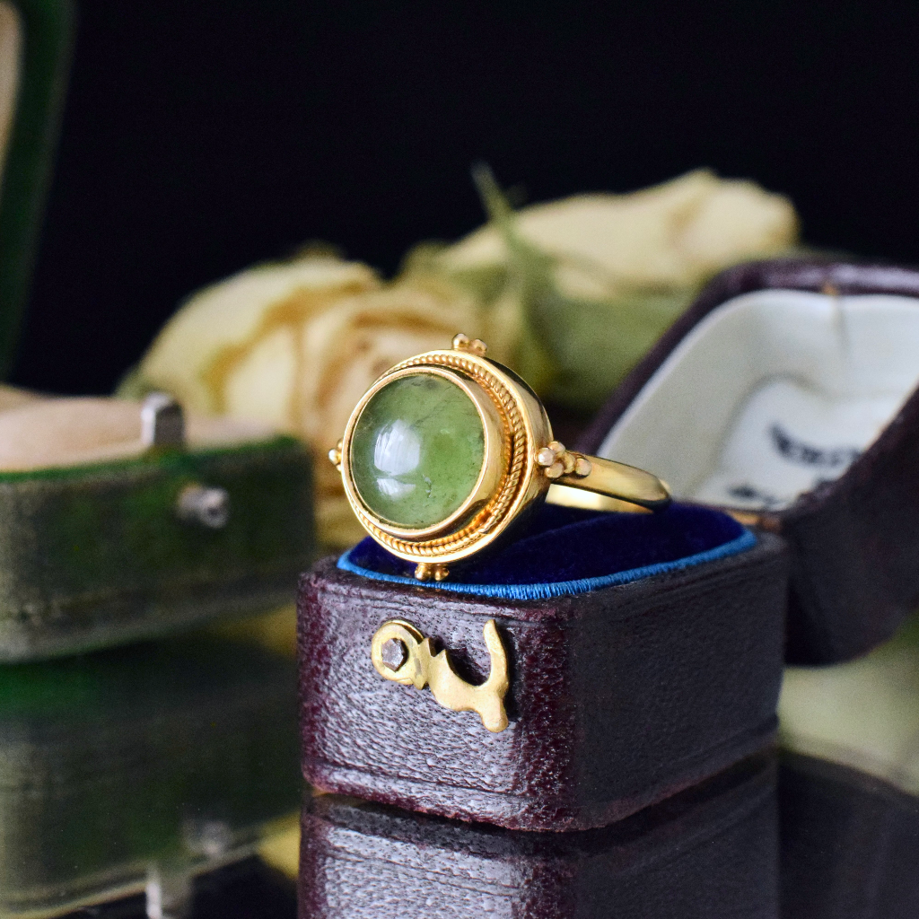 Vintage 18ct Yellow Gold Phrenite Cabochon Ring