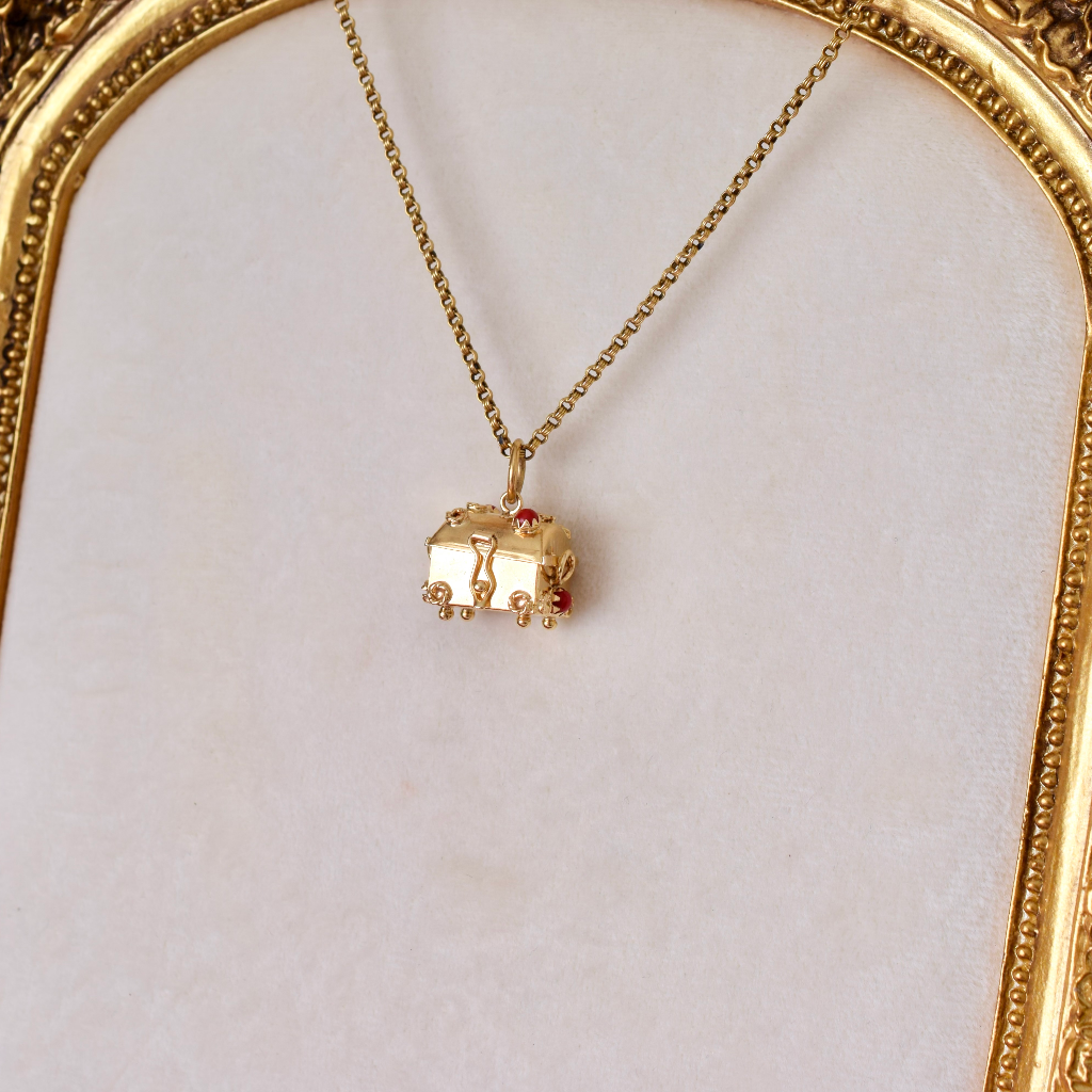 Vintage 18ct Yellow Gold ‘Treasure Chest’ Charm