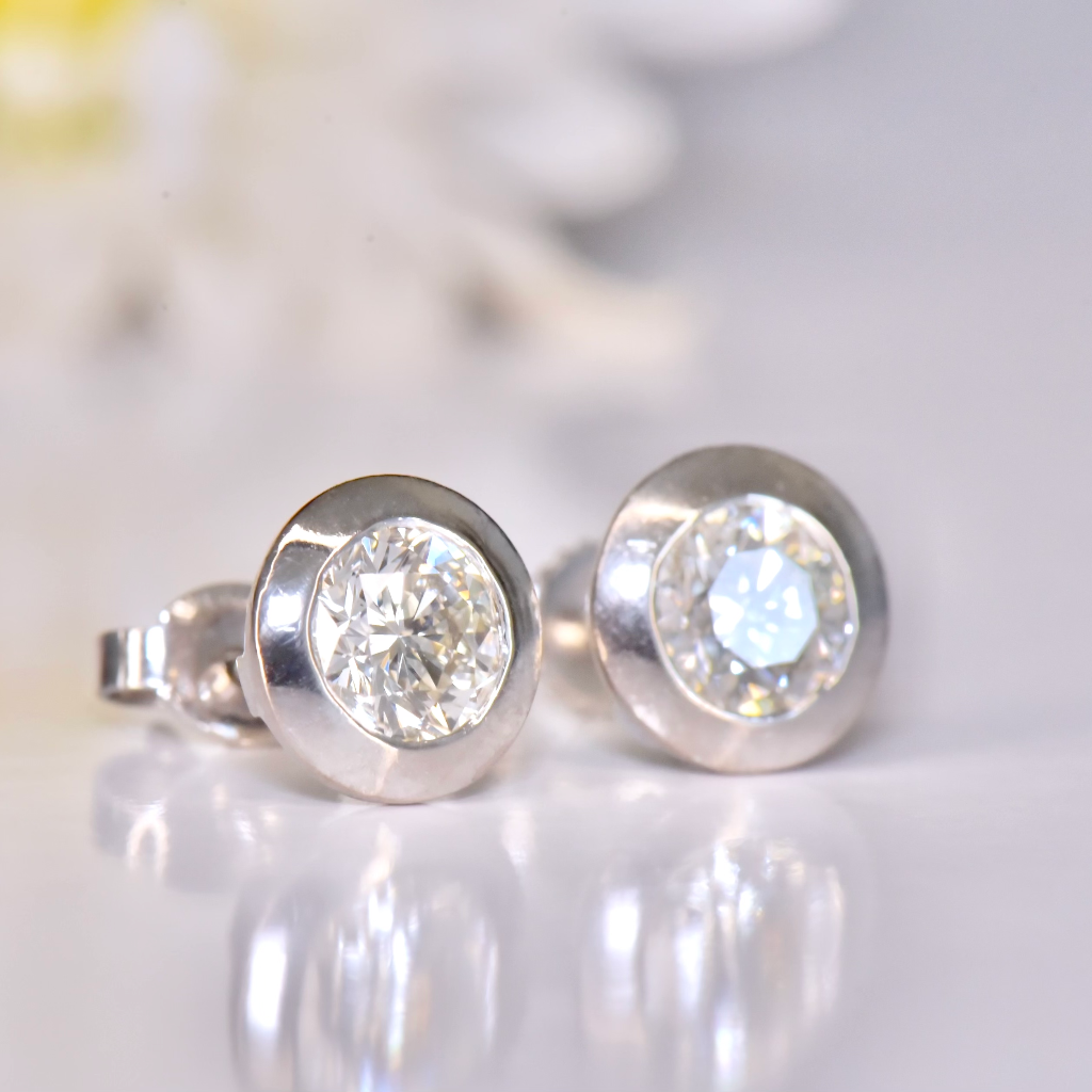 Superb Contemporary 18ct White Gold Diamond Earrings - 1.40ct