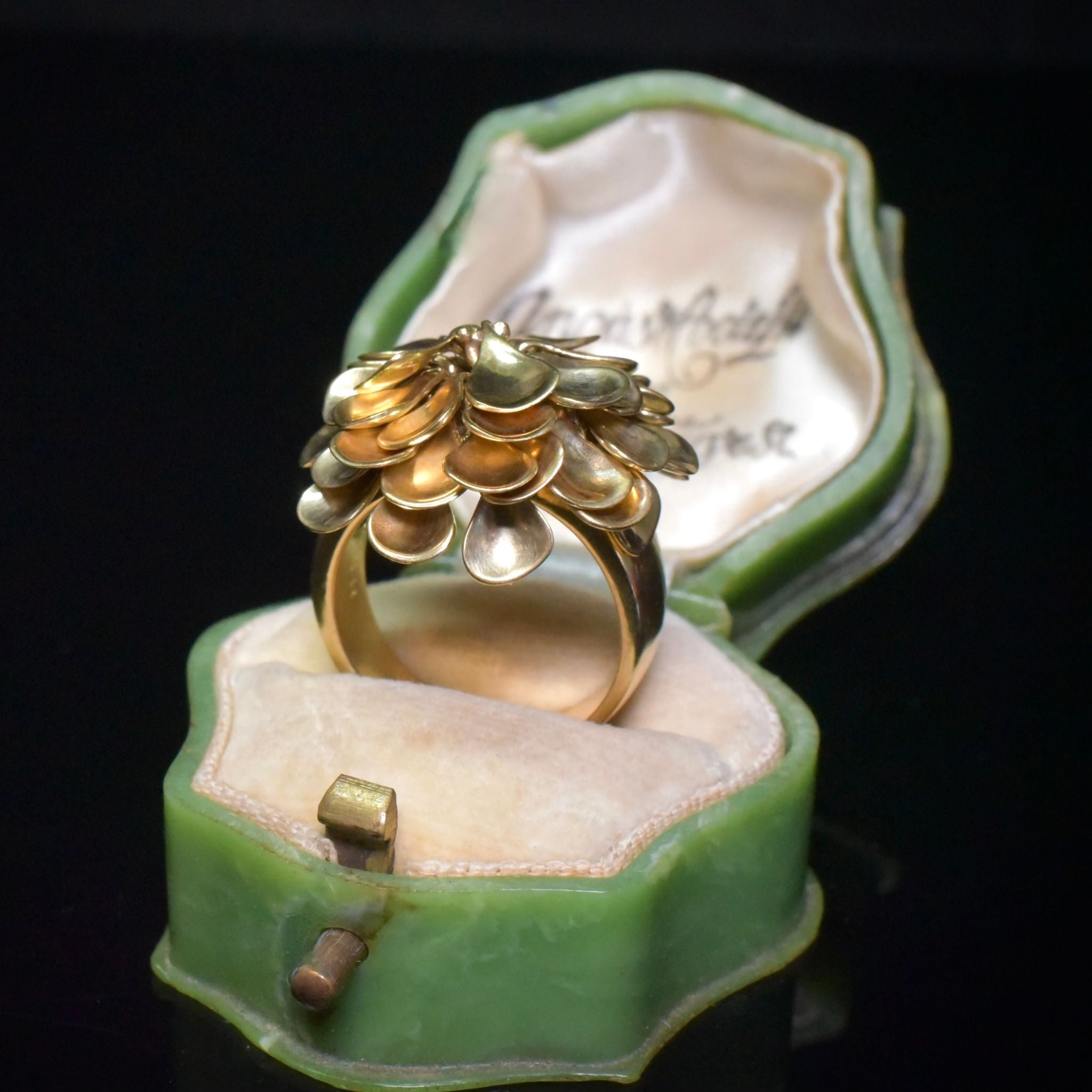 Fabulous Designer Style 18ct Yellow Gold Articulated ’Petal’ Floral Ring - 14.7 Grams