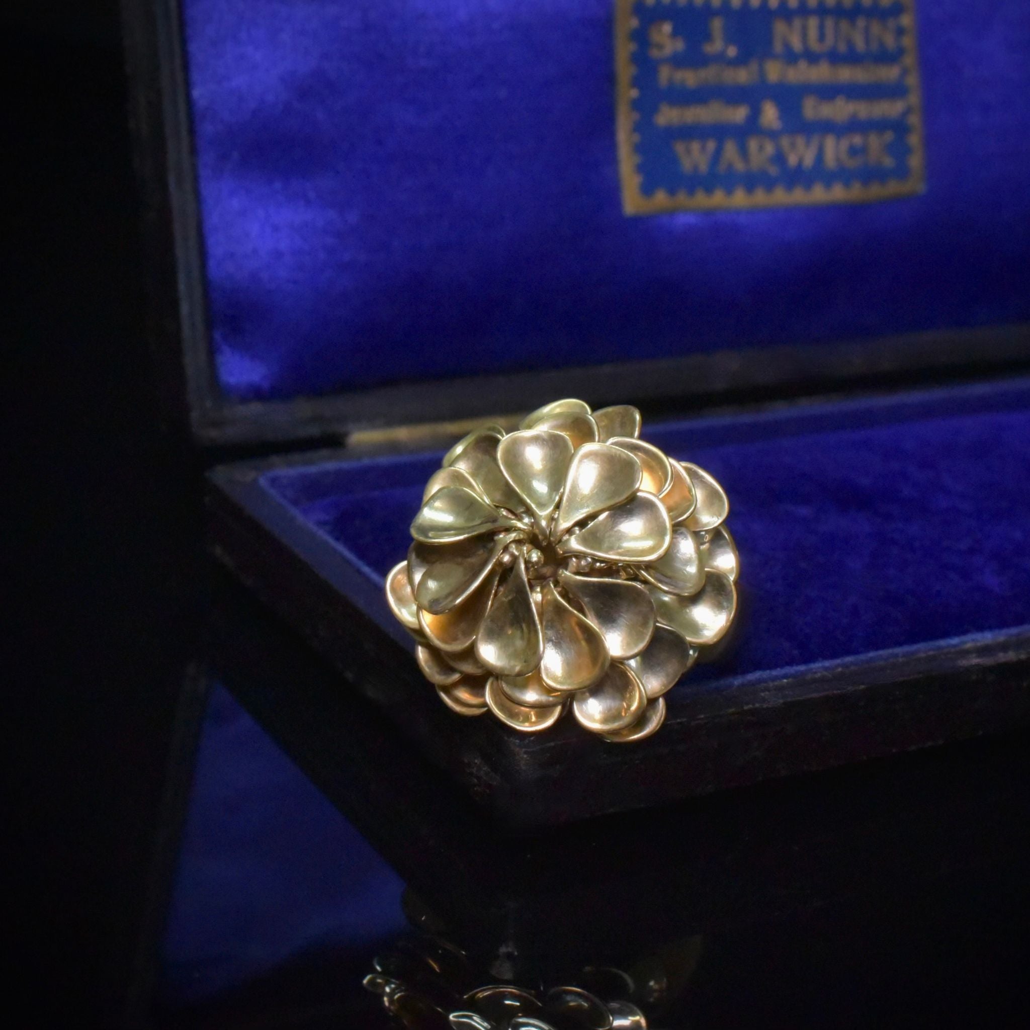 Fabulous Designer Style 18ct Yellow Gold Articulated ’Petal’ Floral Ring - 14.7 Grams