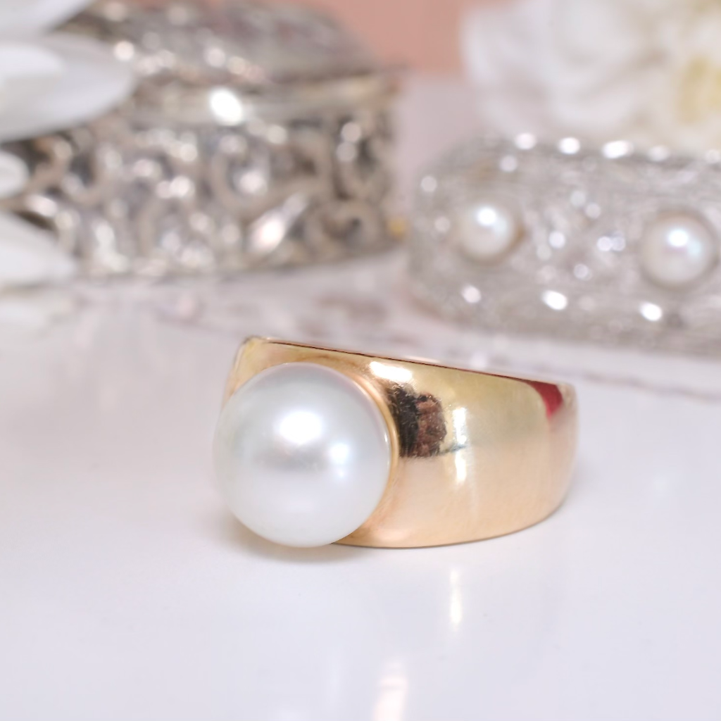 Contemporary 9ct Yellow Gold Freshwater Pearl Ring
