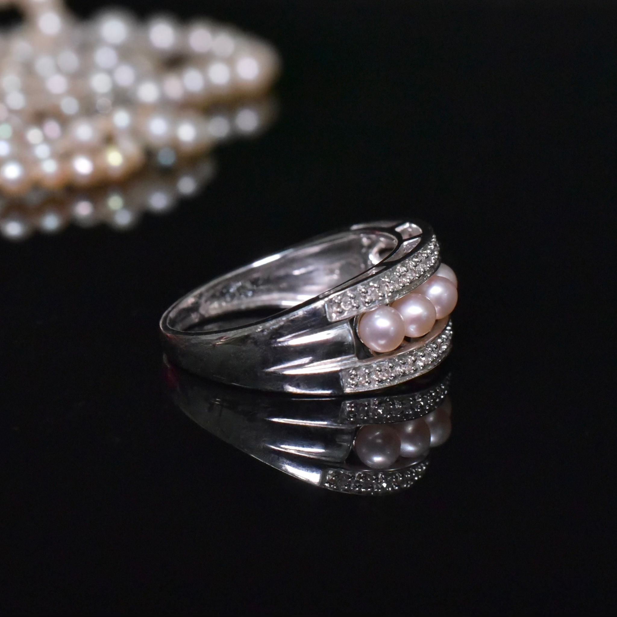 Modern 9ct White Gold Pearl And Diamond Ring - Birmingham 2005