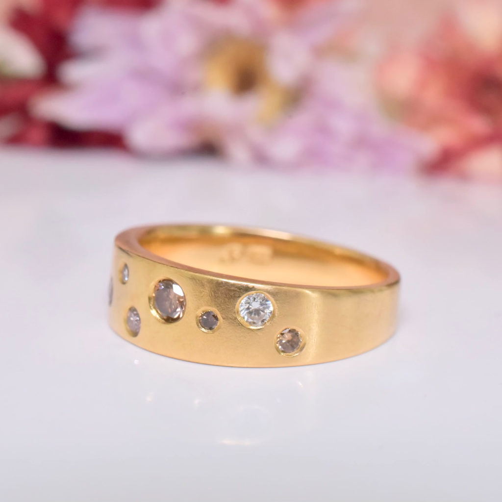 Contemporary 18ct Yellow Gold Champagne And White Diamond Ring