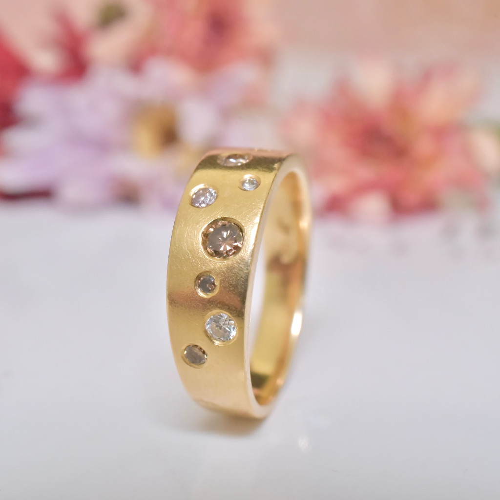 Contemporary 18ct Yellow Gold Champagne And White Diamond Ring