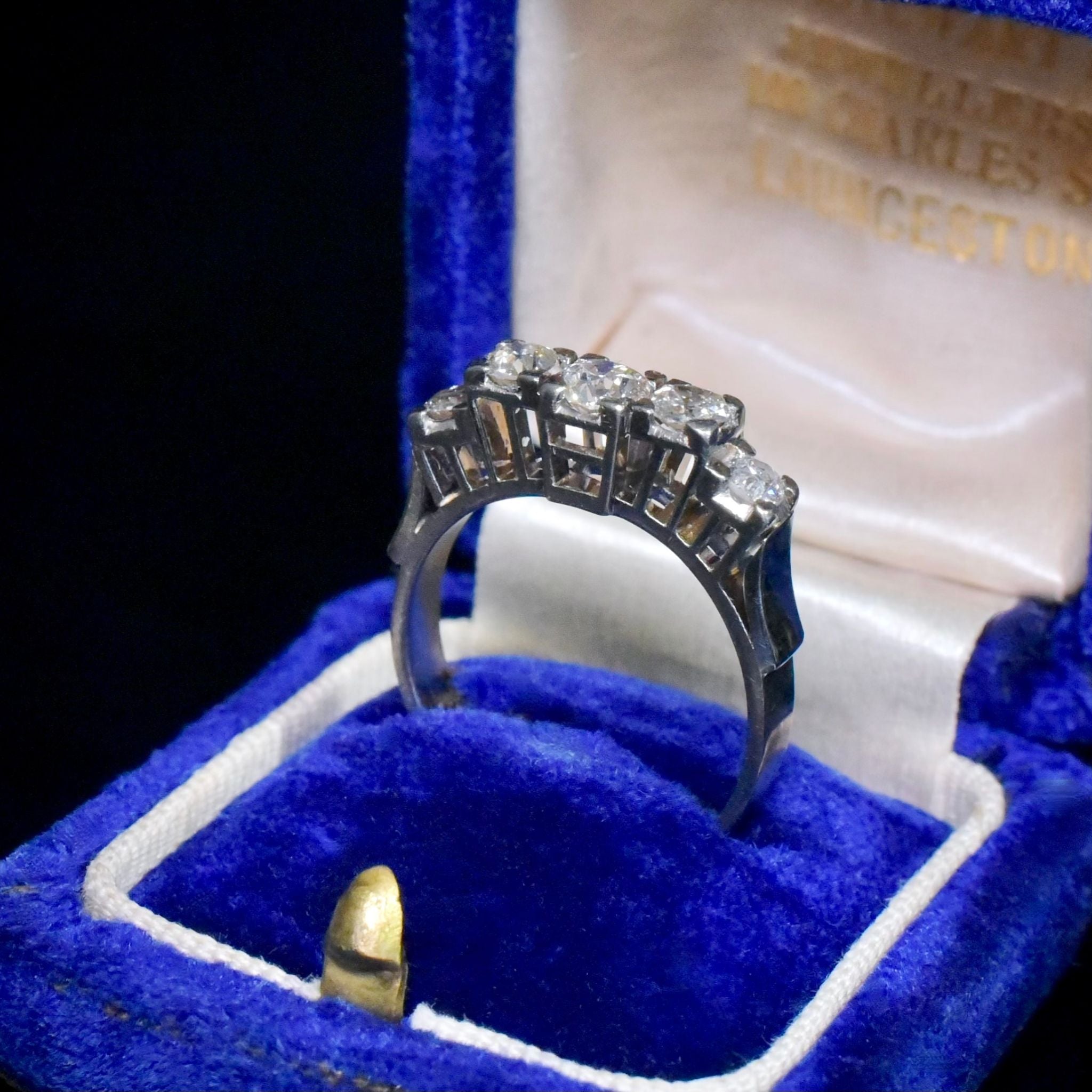 Stunning Vintage 18ct White Gold Diamond Ring - 1.04ct