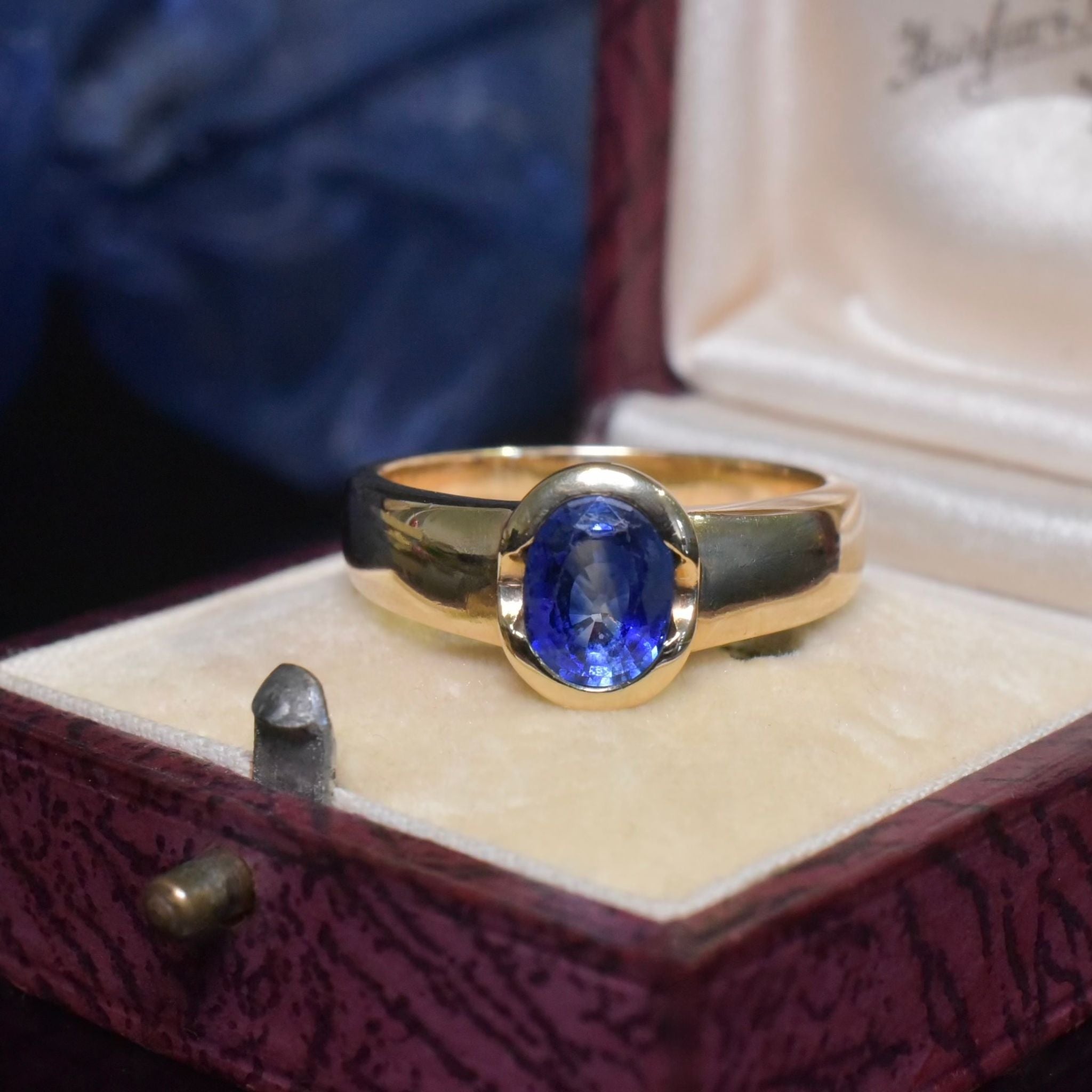 Contemporary 15ct Yellow Gold Sapphire Ring