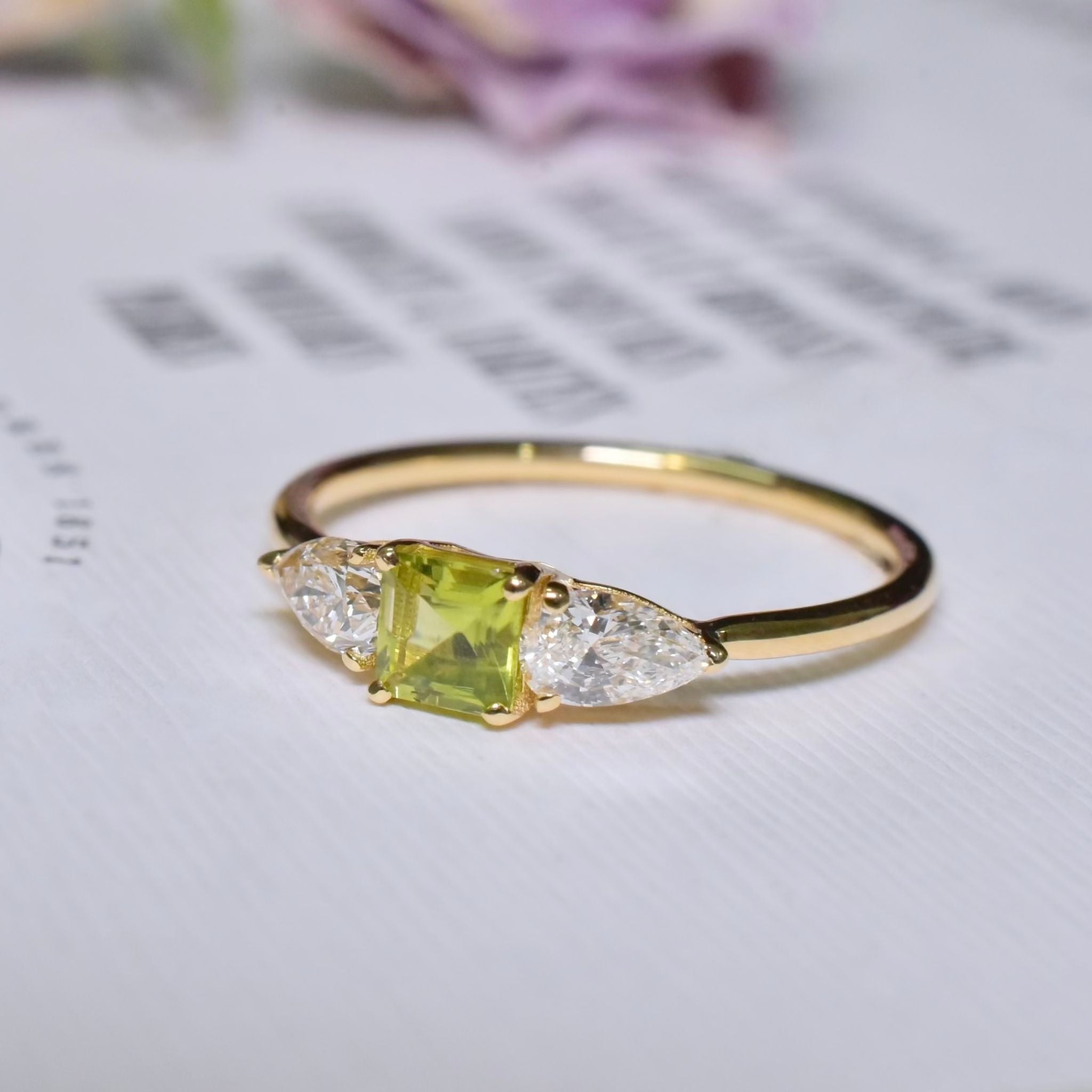 Modern 18ct Yellow Gold Peridot And Diamond Ring - 0.54ct