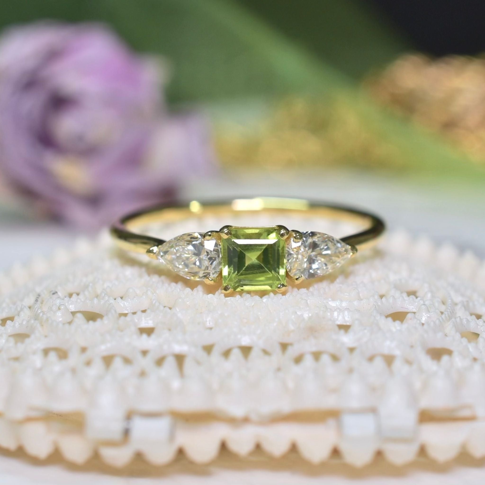 Modern 18ct Yellow Gold Peridot And Diamond Ring - 0.54ct