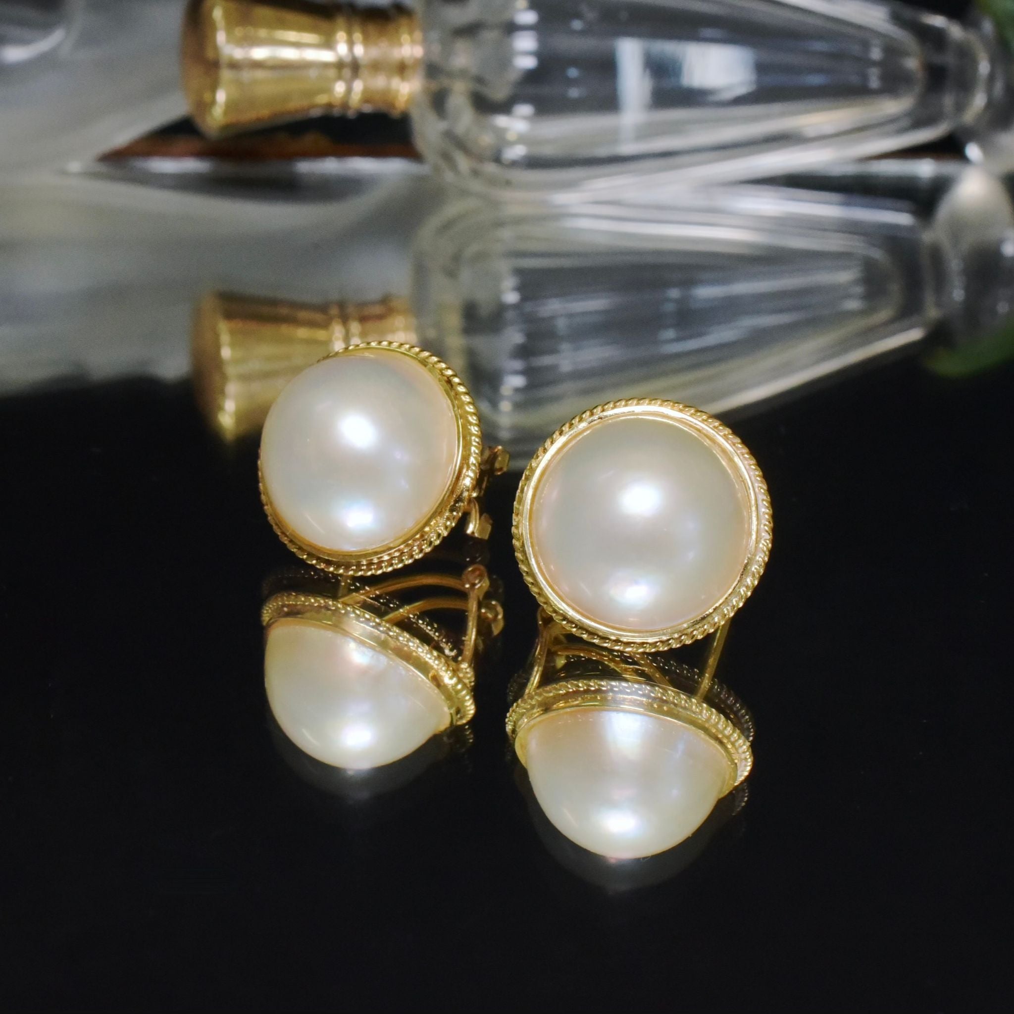 Superb Contemporary 18ct Yellow Gold Mabe Pearl Earrings 9.81 Grams