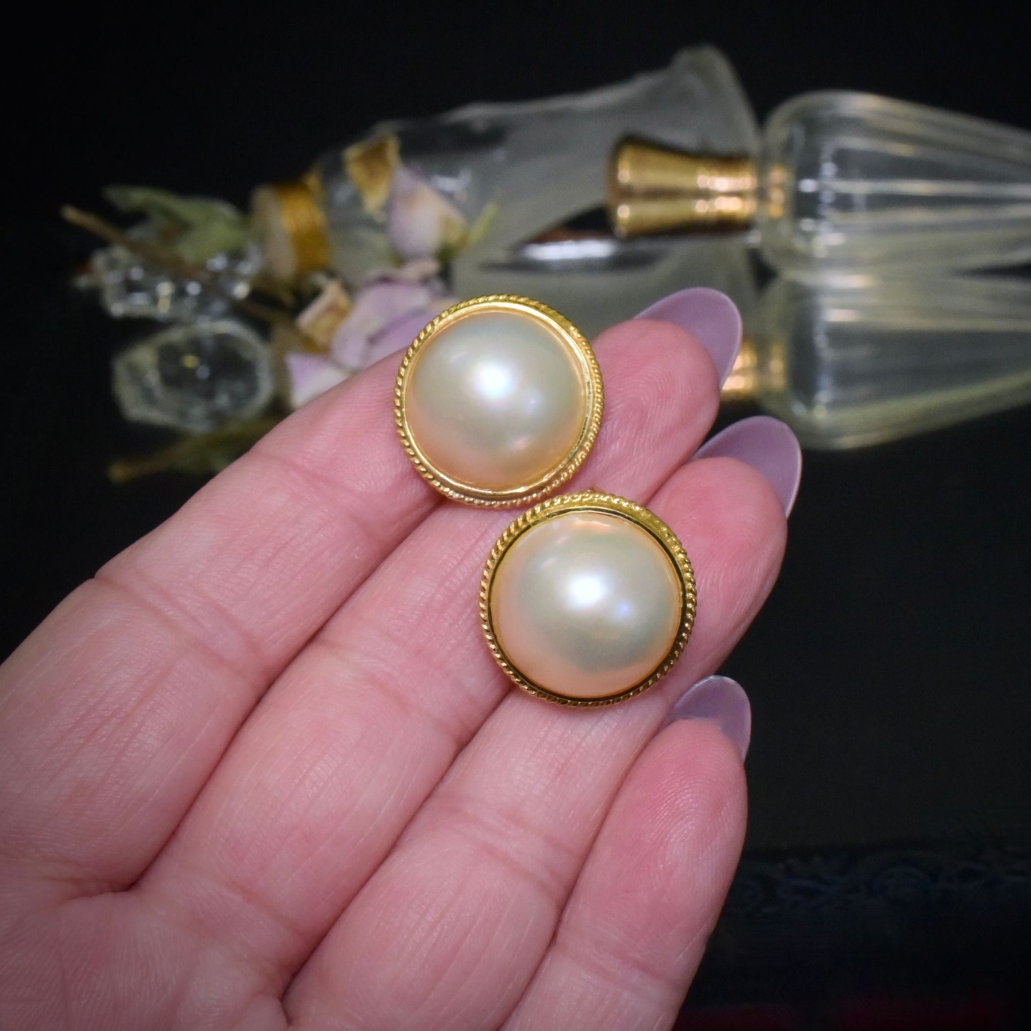 Superb Contemporary 18ct Yellow Gold Mabe Pearl Earrings 9.81 Grams