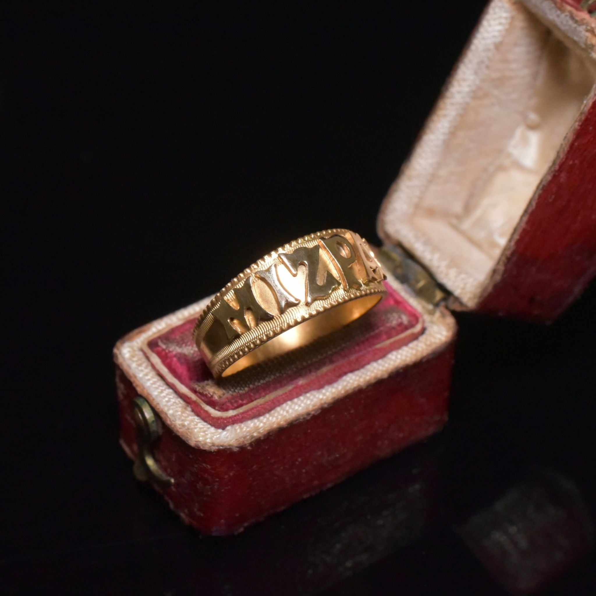 Immaculate Antique Victorian 18ct Yellow Gold ‘MIZPAH’ Ring - Birmingham 1901