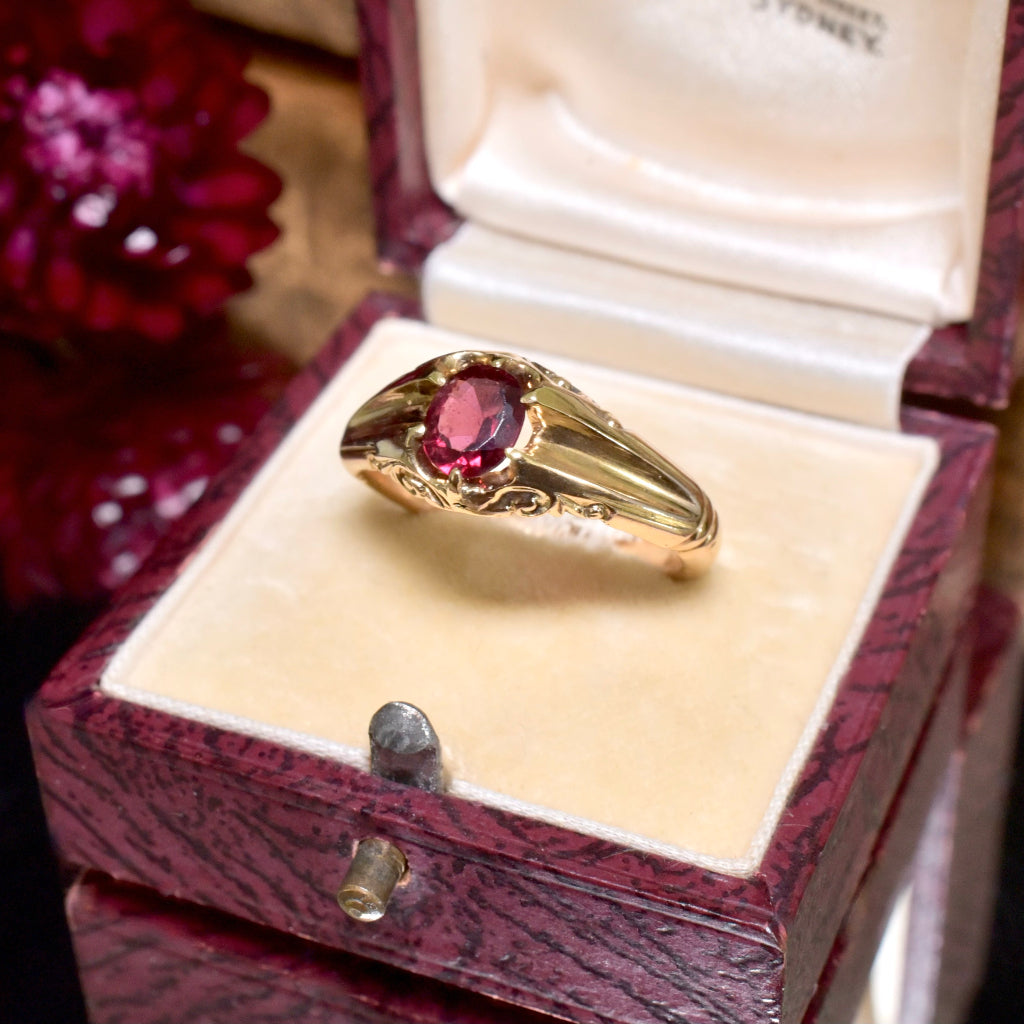 Antique Edwardian Era 18ct Yellow Gold And Garnet Ring circa 1900-1910
