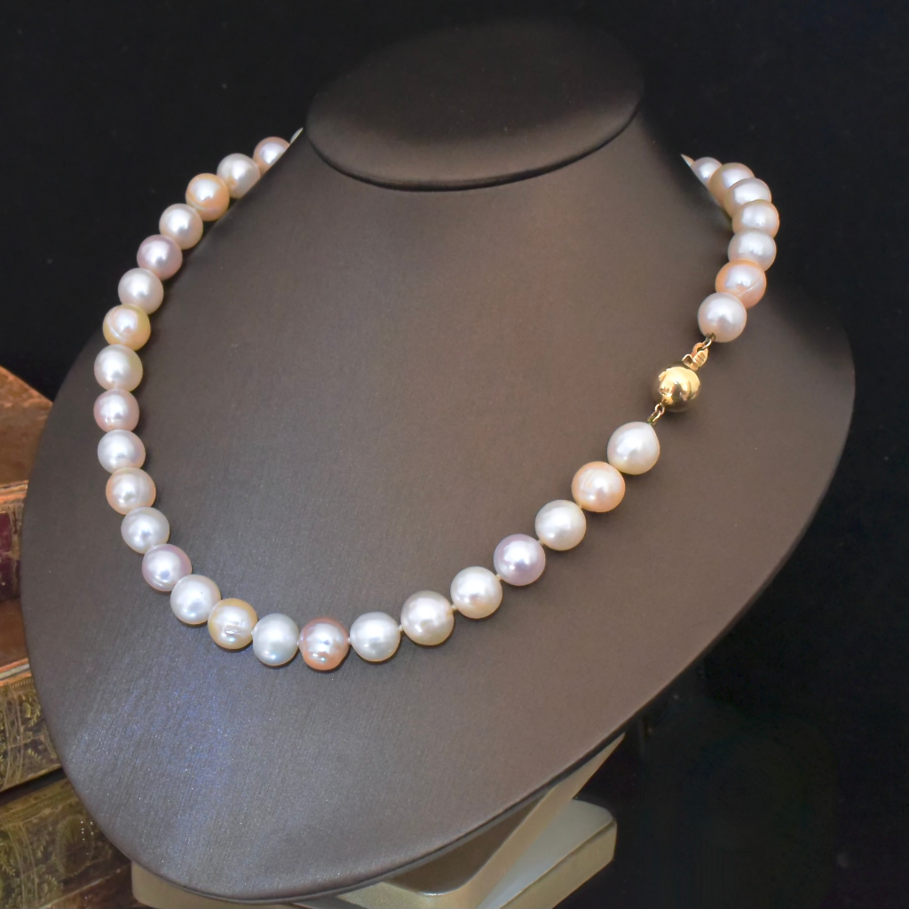 Modern Freshwater Pearl 9ct Gold Necklace