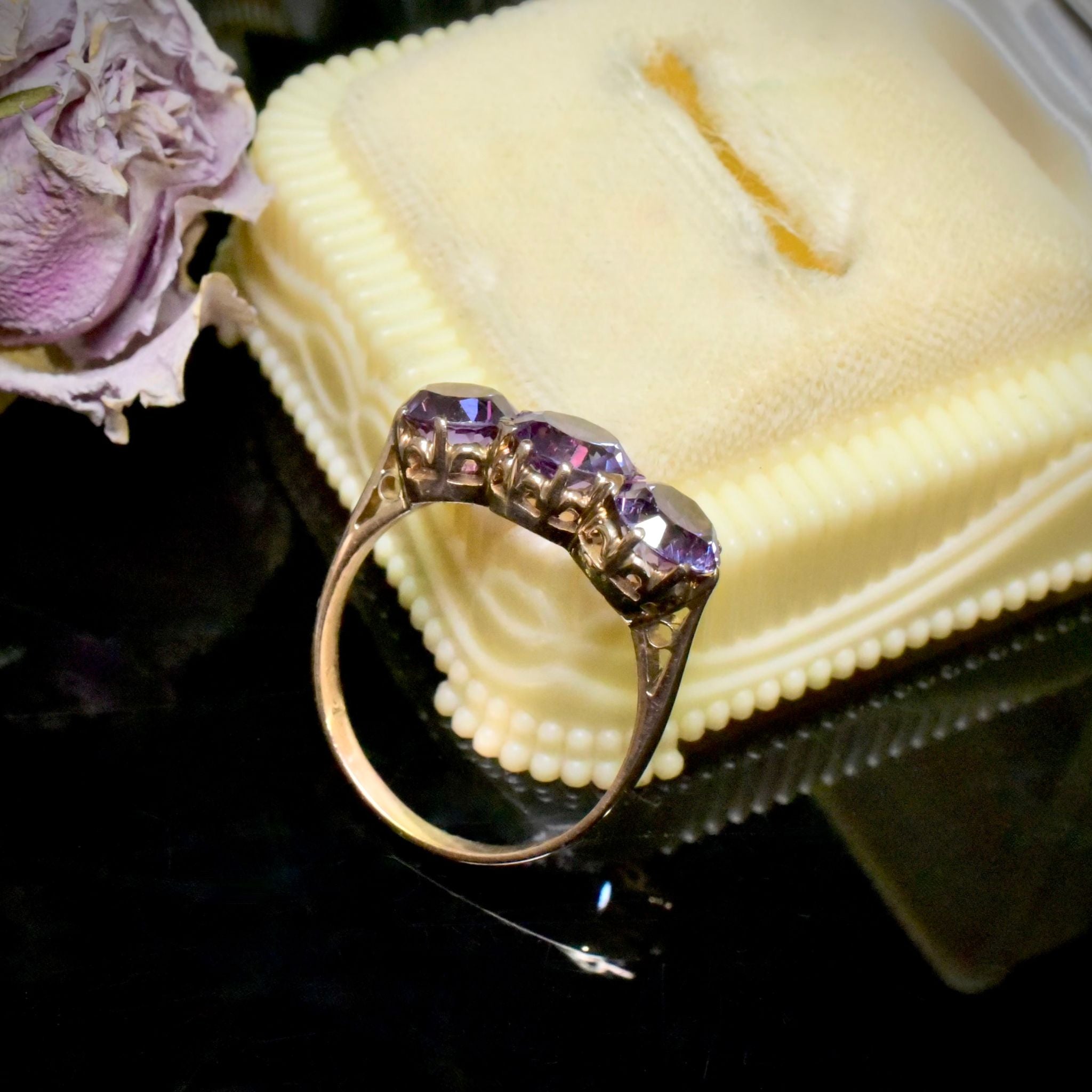 Stunning Vintage 9ct Rose Gold Synthetic Colour Change Sapphire Trilogy Ring