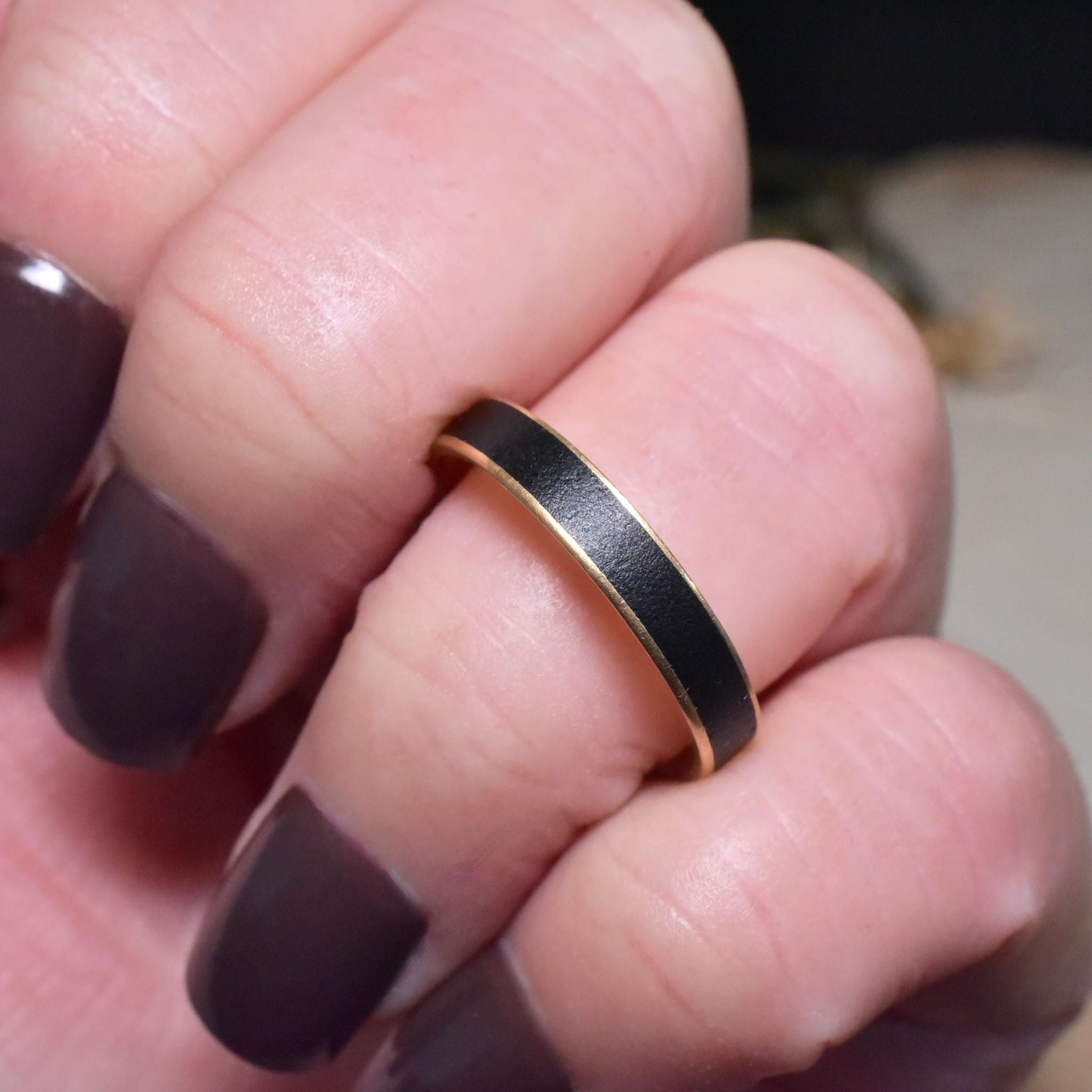 Antique Georgian 18ct Gold Enamel Mourning Ring - London 1826