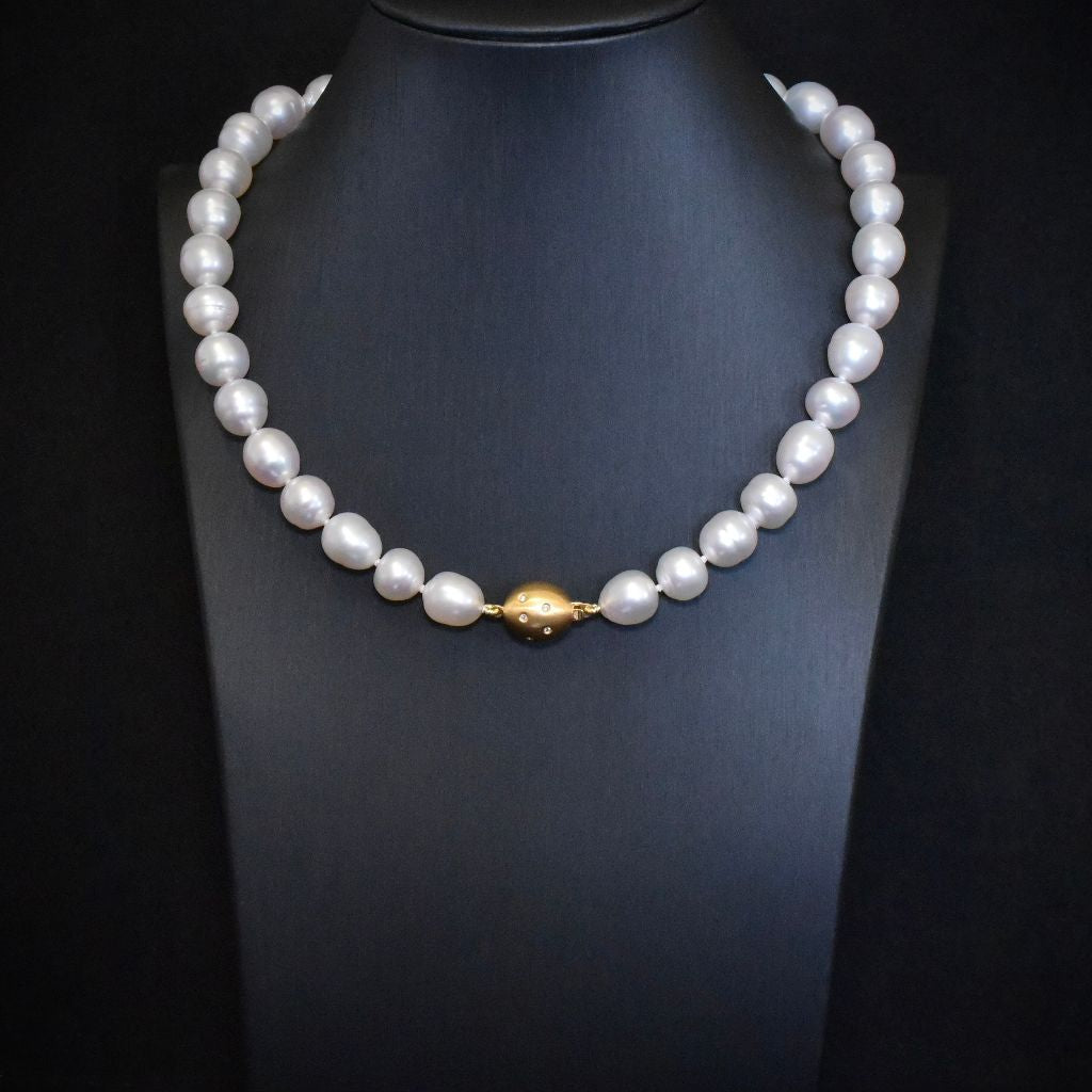 Superb 18ct Gold And Diamond Baroque South Sea Pearl Collier