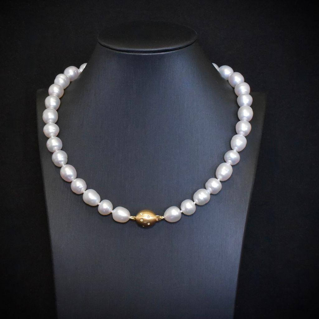 Superb 18ct Gold And Diamond Baroque South Sea Pearl Collier