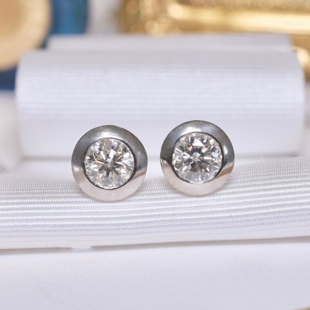 Superb Contemporary 18ct White Gold Diamond Earrings - 1.40ct