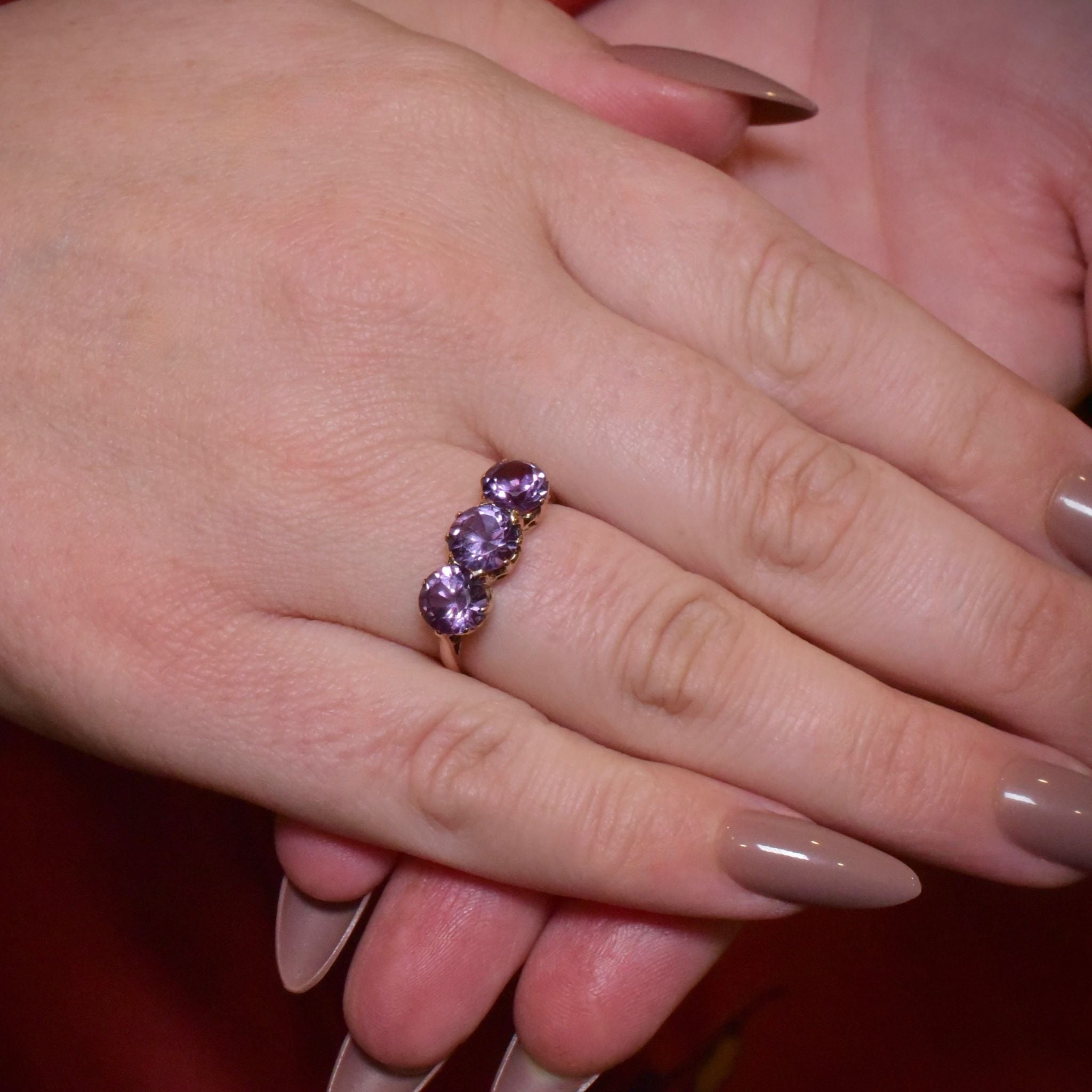 Stunning Vintage 9ct Rose Gold Synthetic Colour Change Sapphire Trilogy Ring