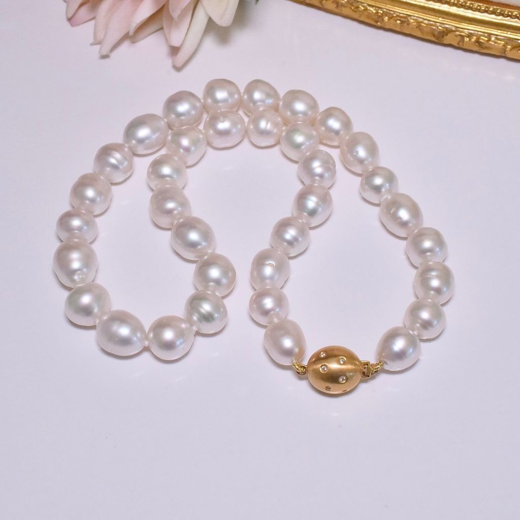 Superb 18ct Gold And Diamond Baroque South Sea Pearl Collier