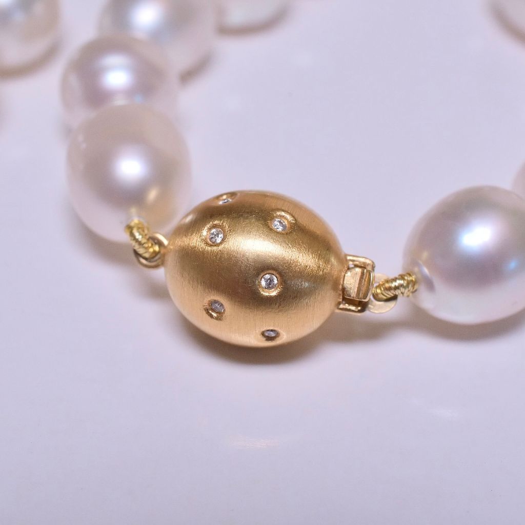 Superb 18ct Gold And Diamond Baroque South Sea Pearl Collier