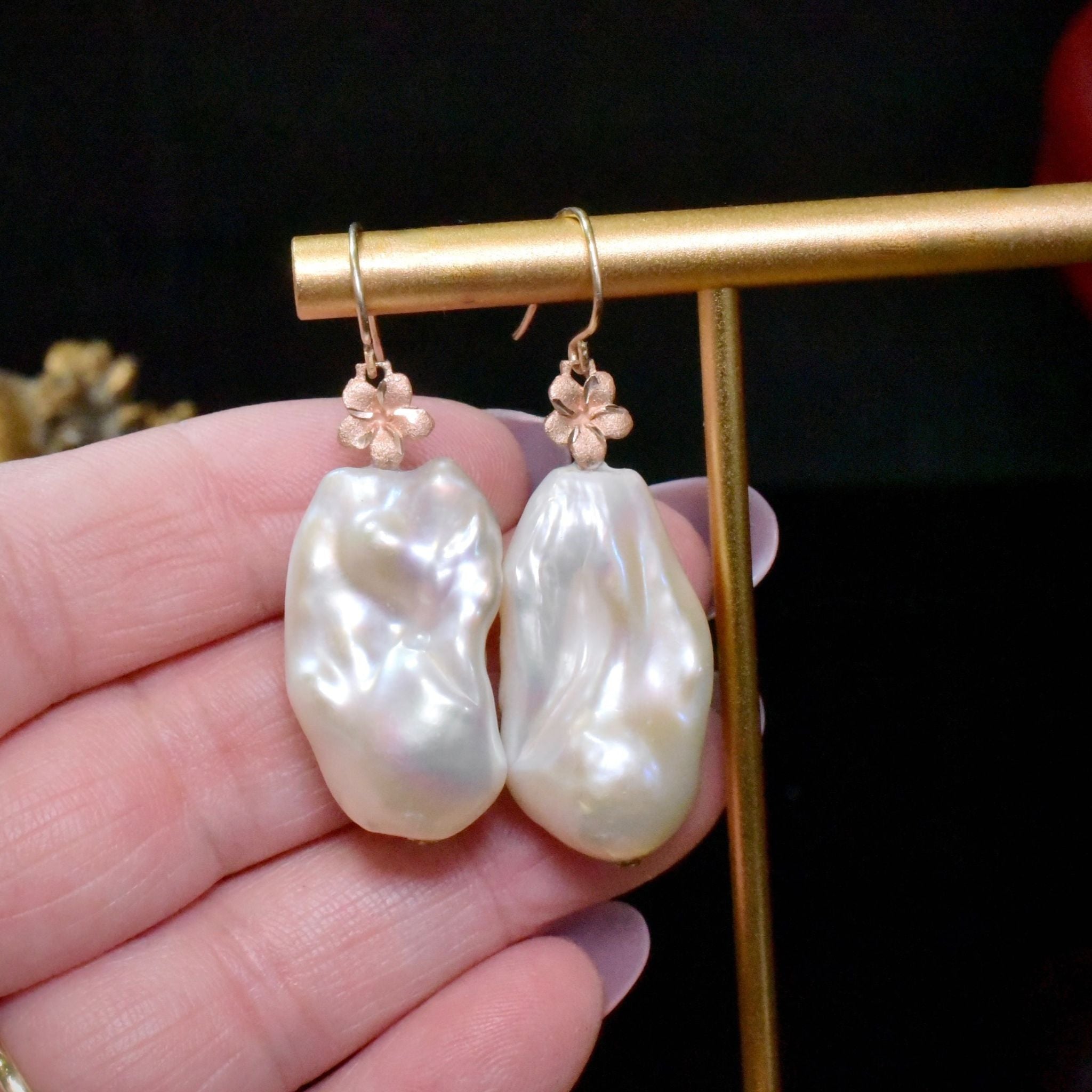 Superb Contemporary 9ct Yellow And Rose Gold Keshi Pearl Earring