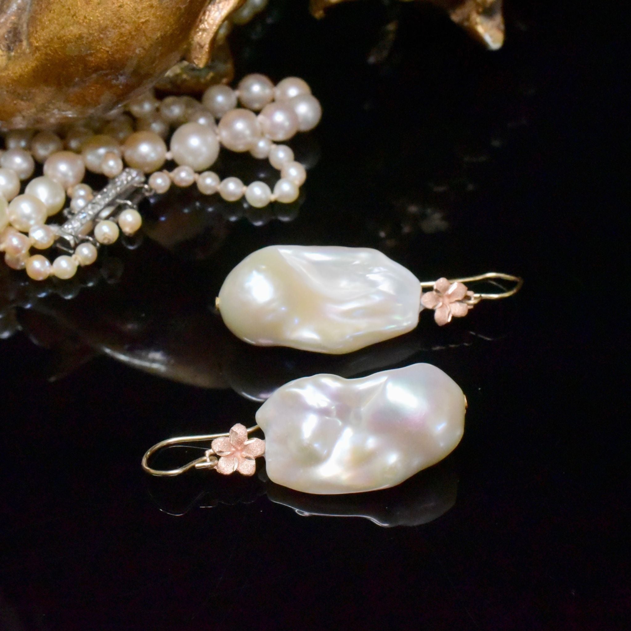 Superb Contemporary 9ct Yellow And Rose Gold Keshi Pearl Earring