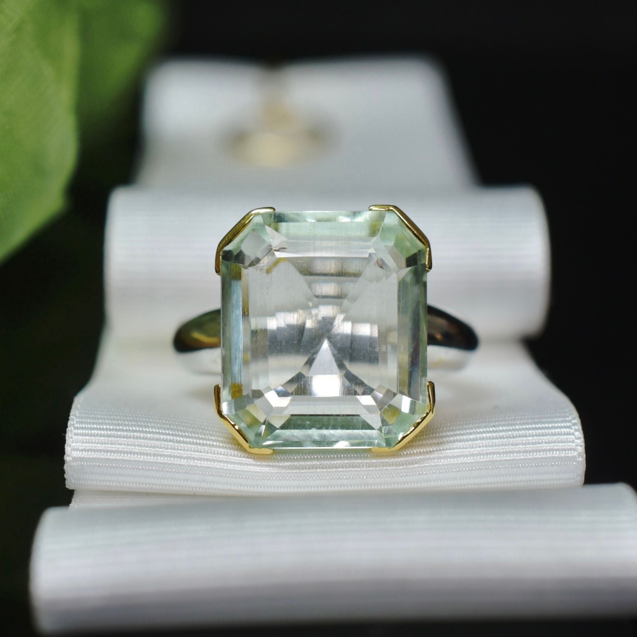 Superb 18ct Yellow And White Gold 20ct Aquamarine Ring - 19.0 Grams Included In Purchase Valuation For 17,000 AUD