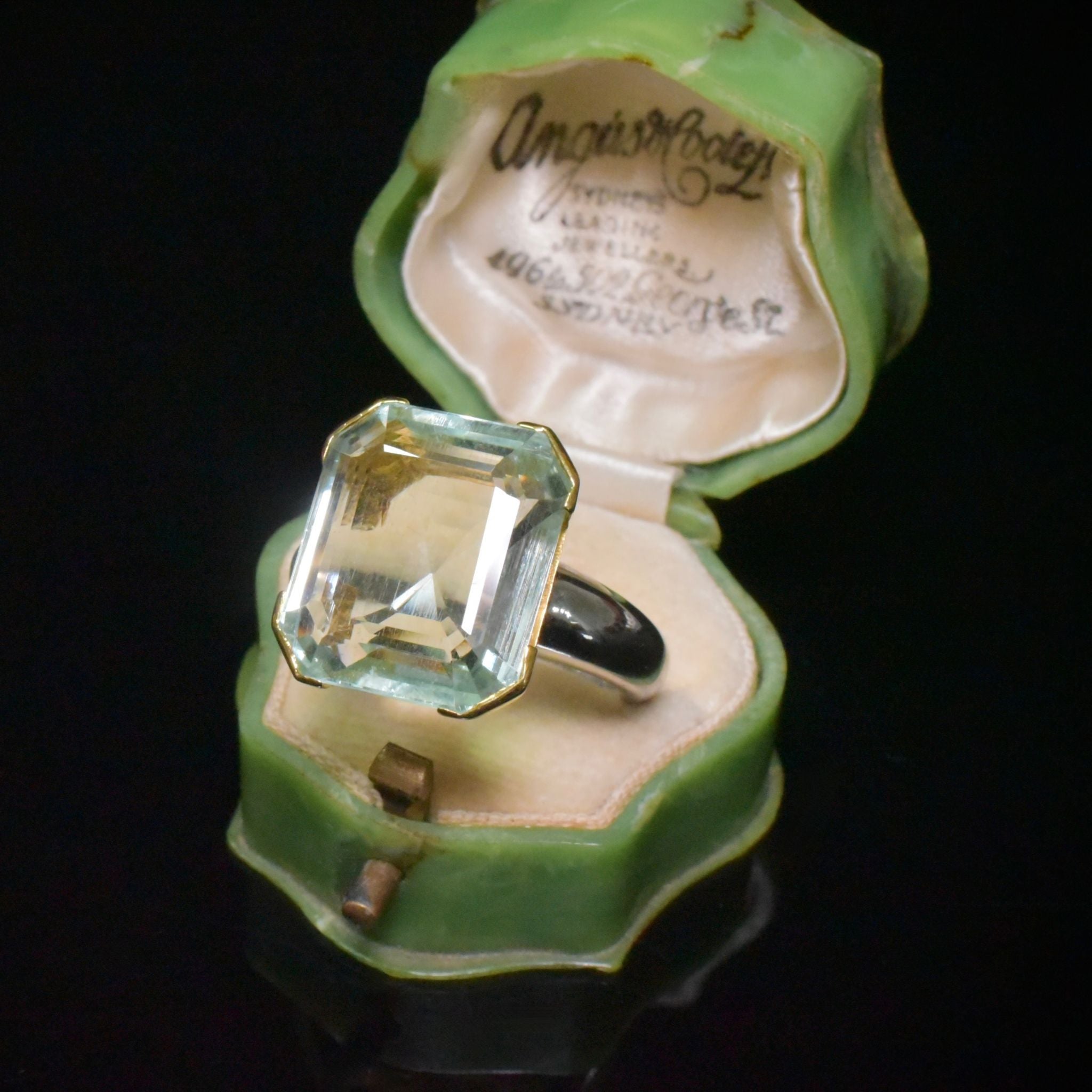 Superb 18ct Yellow And White Gold 20ct Aquamarine Ring - 19.0 Grams Included In Purchase Valuation For 17,000 AUD