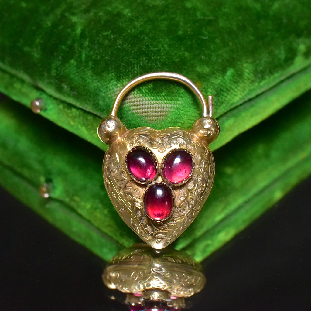 Antique Georgian / Early Victorian 15ct Yellow Gold Garnet Heart Padlock Clasp Circa 1830-1850