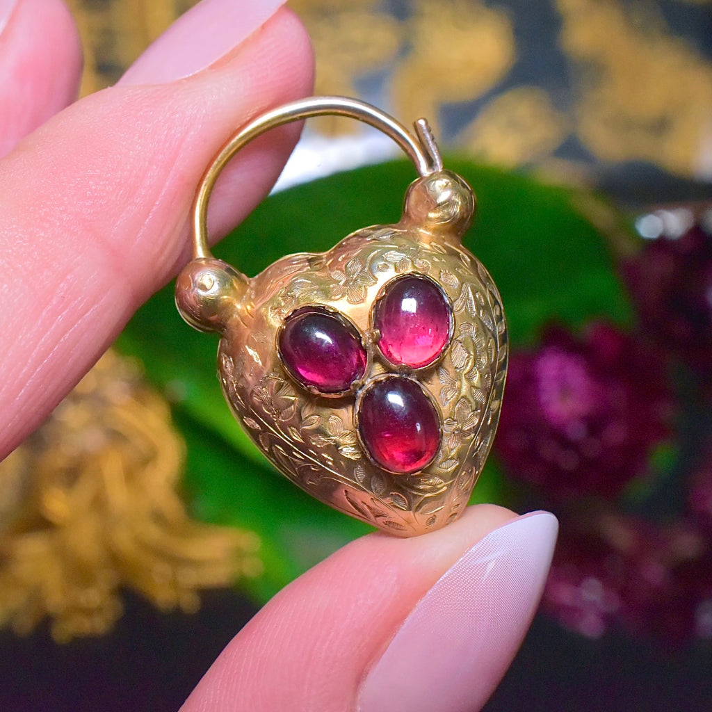 Antique Georgian / Early Victorian 15ct Yellow Gold Garnet Heart Padlock Clasp Circa 1830-1850