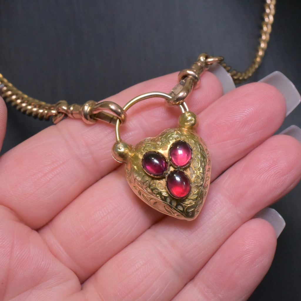 Antique Georgian / Early Victorian 15ct Yellow Gold Garnet Heart Padlock Clasp Circa 1830-1850