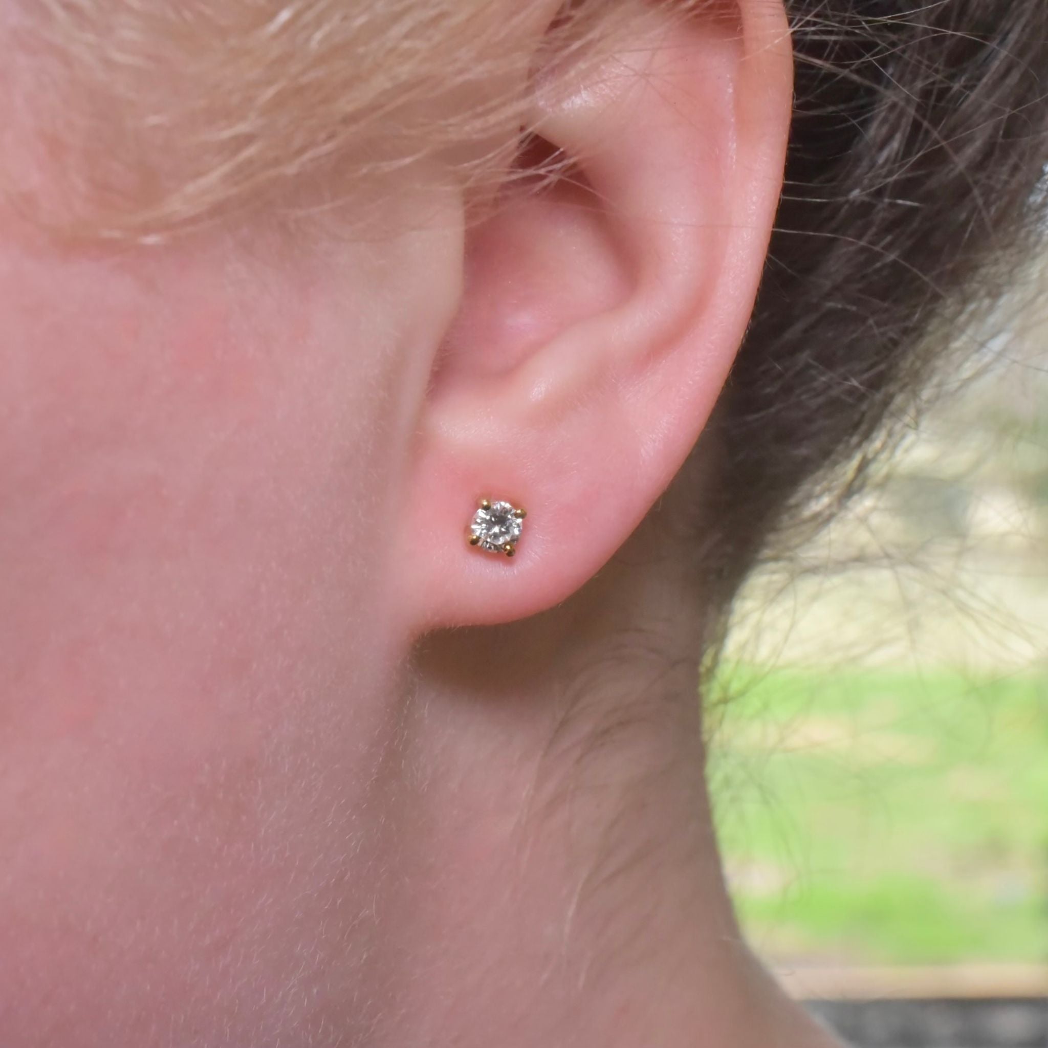 Modern 18ct Yellow Gold Diamond ‘F’ Colour ’VS’ Clarity Studs
