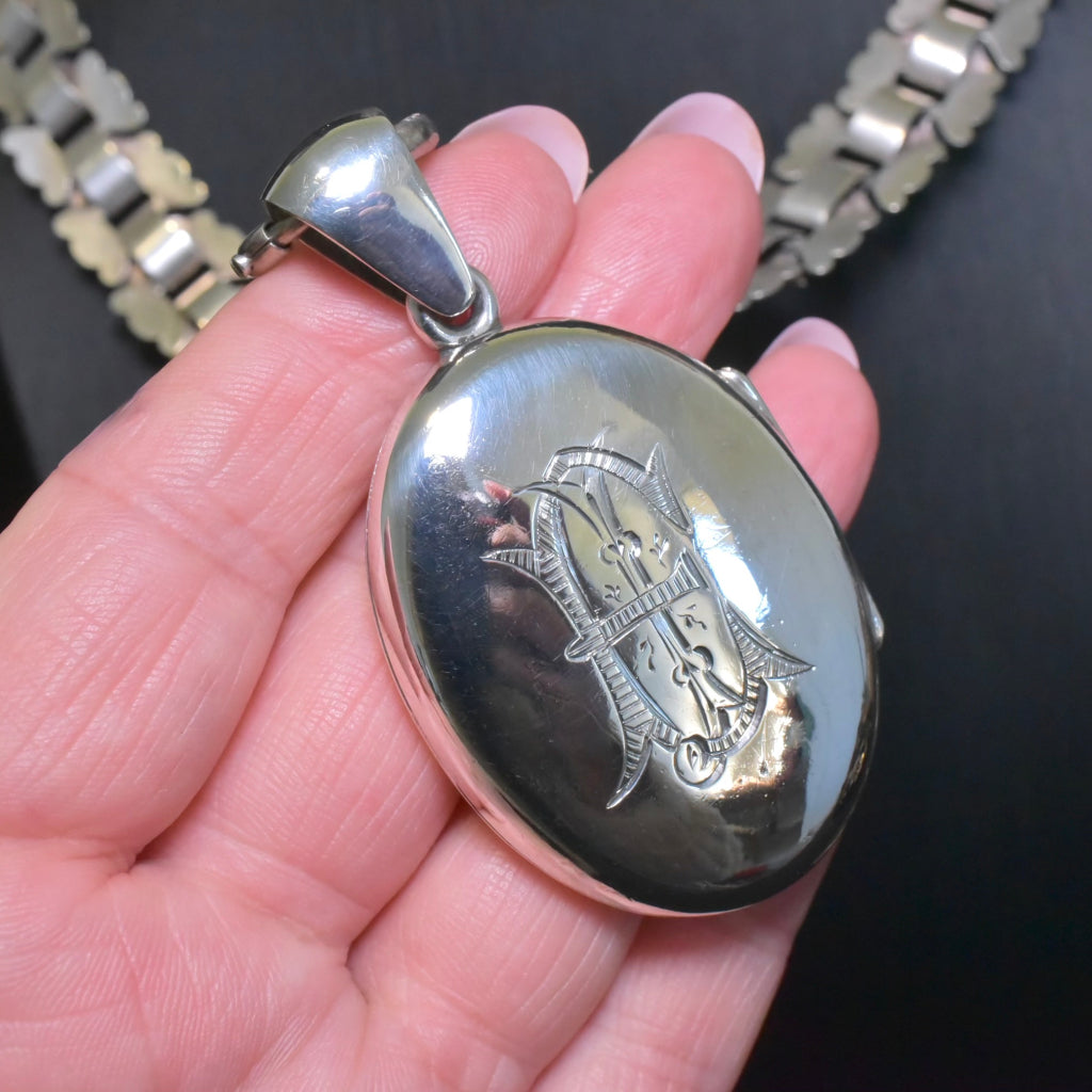 Antique Australian Sterling Silver Locket And Original Book Chain - Circa 1890-1900