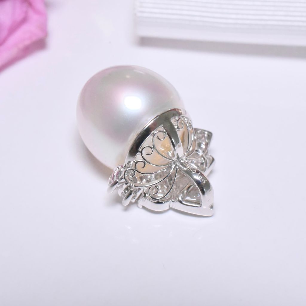 Fabulous 18ct White Gold South Sea Pearl And Diamond Pendant