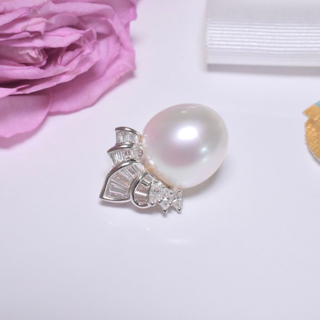 Fabulous 18ct White Gold South Sea Pearl And Diamond Pendant