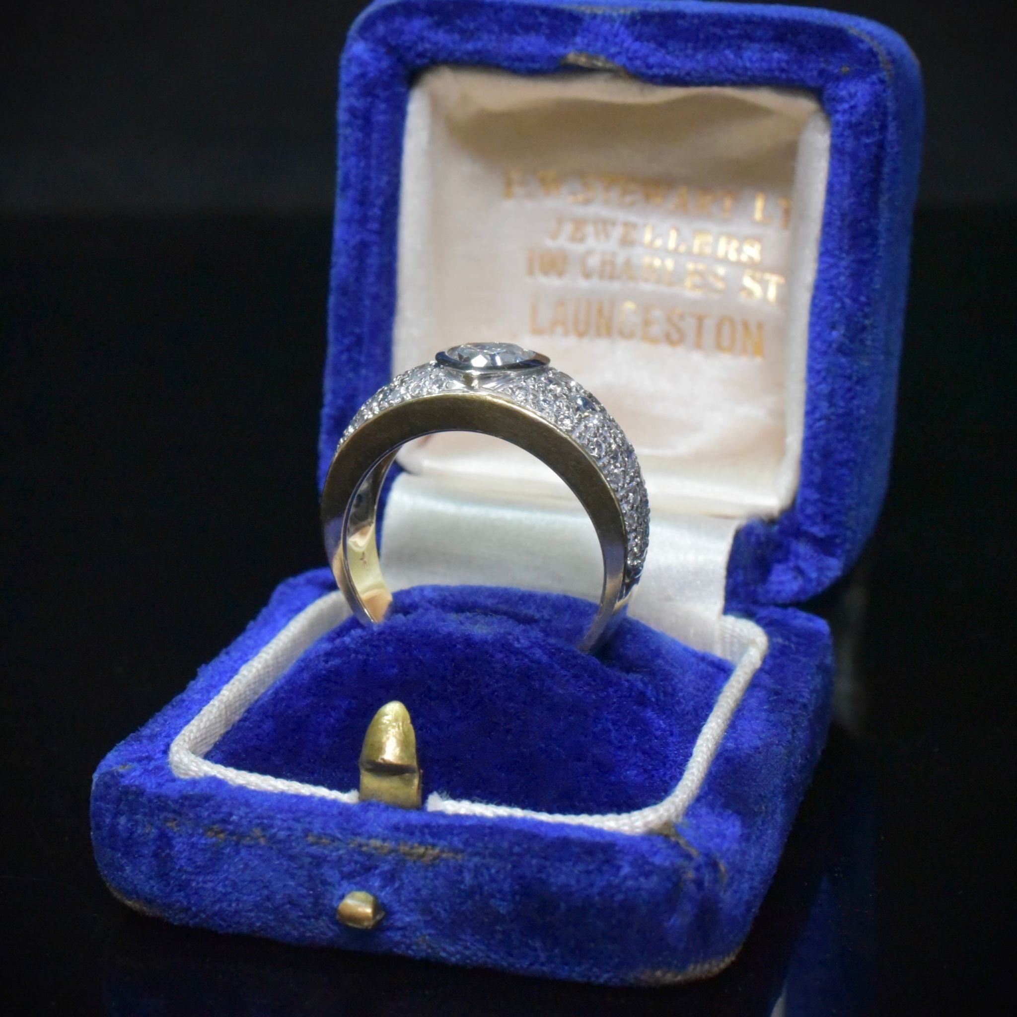 Superb 18ct Yellow Gold 0.91ct Heart-Cut Diamond And Diamond Ring - 1.79ct TDW