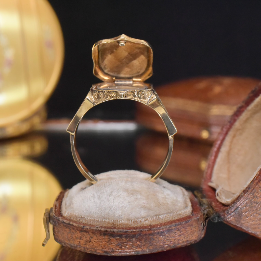 Antique Early Victorian 9ct Yellow Gold Shield-Shaped Sardonyx Locket Ring - Birmingham 1857