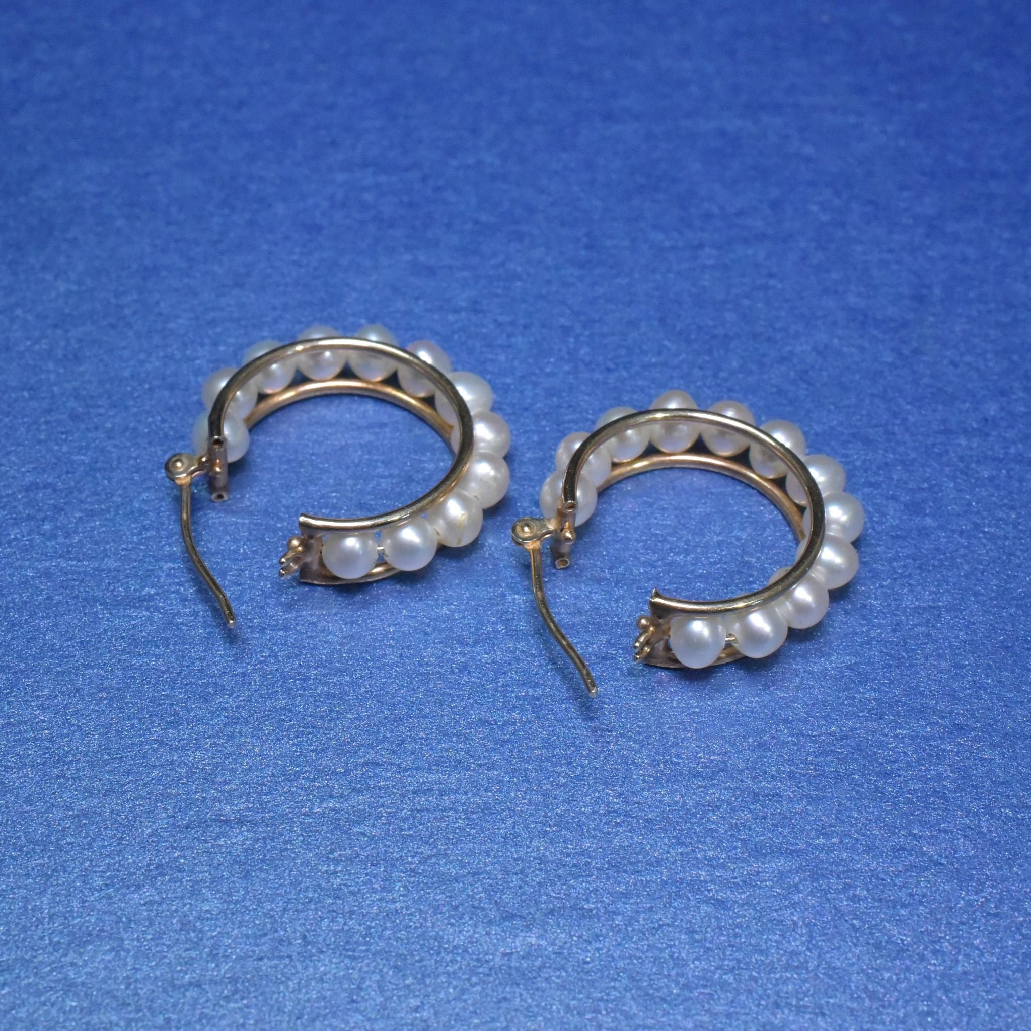 Modern 14ct Yellow Gold Cultured Pearl Hoop Earrings