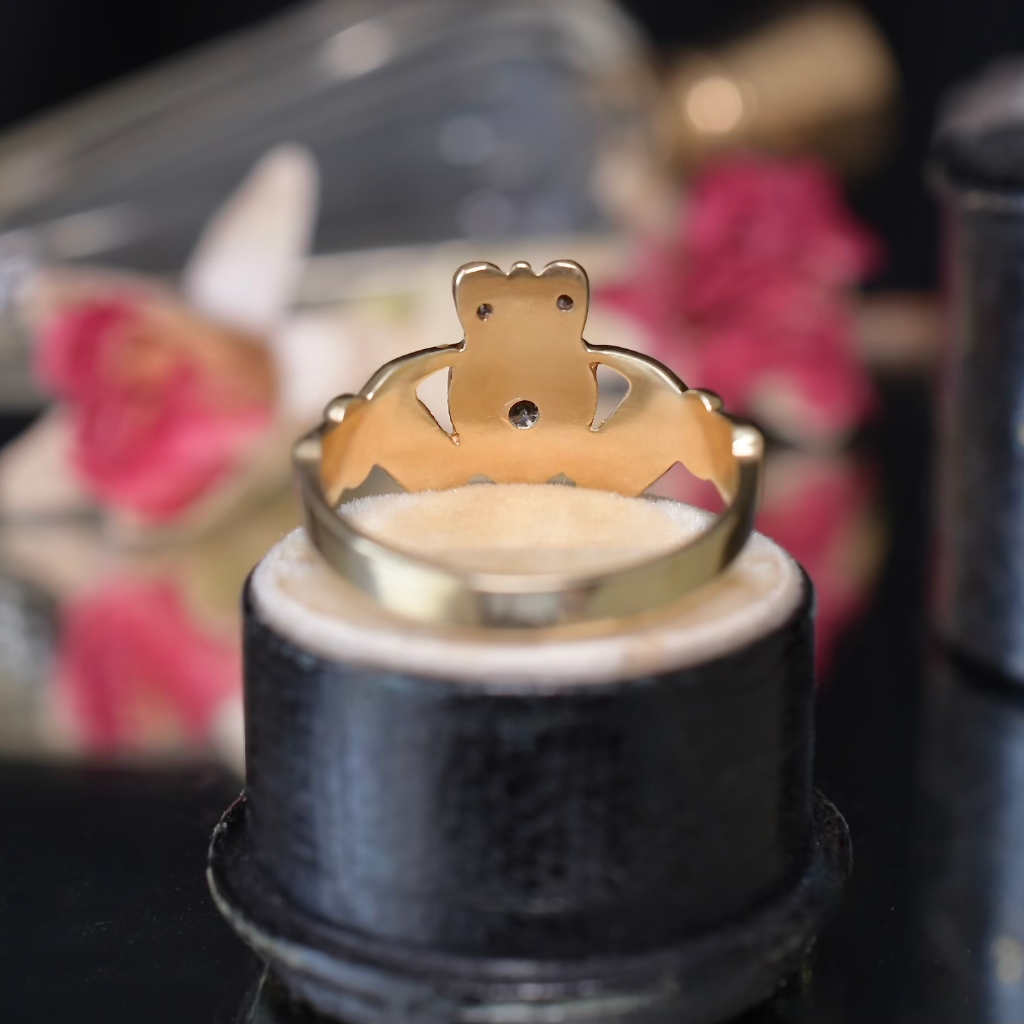 Modern 9ct Yellow Gold ‘Claddagh’ Ring